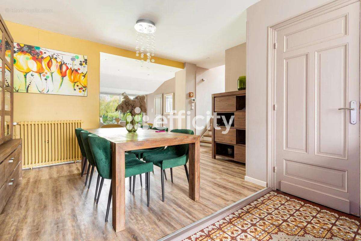 Maison à LA CHAPELLE-D'ARMENTIERES