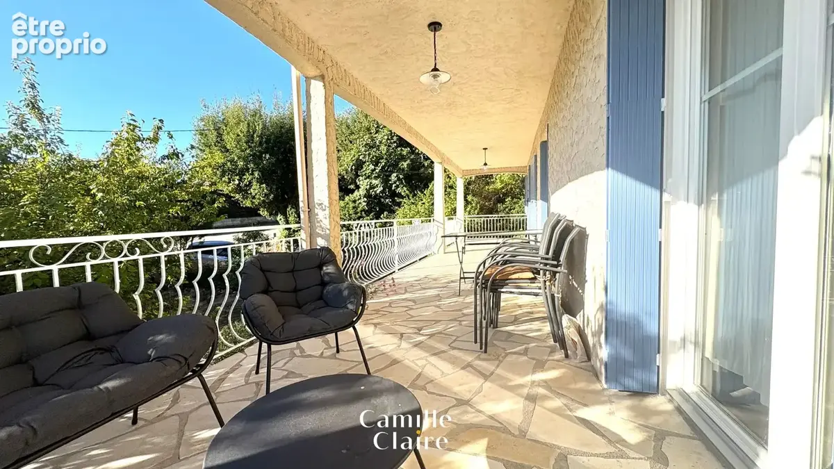 'Mandat unique ' Type 4 haut de villa avec terrasse et jardin en parfait état sur la commune de Gréasque. - photo 2