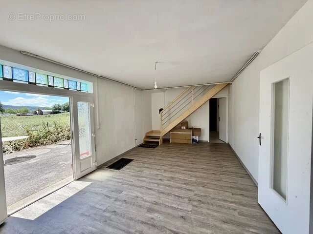 Maison familiale avec jardin et garage - photo 12
