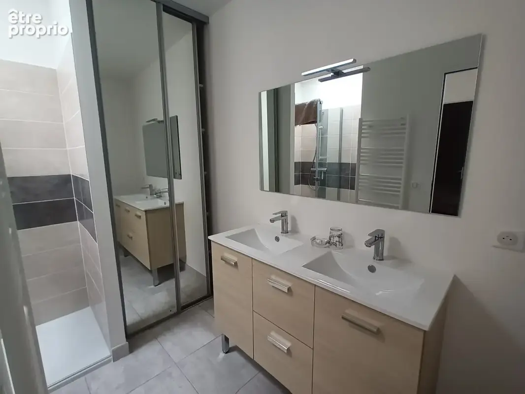 Appartement refait à neuf situé à seulement 2mn de la plage de Royan. - photo 11