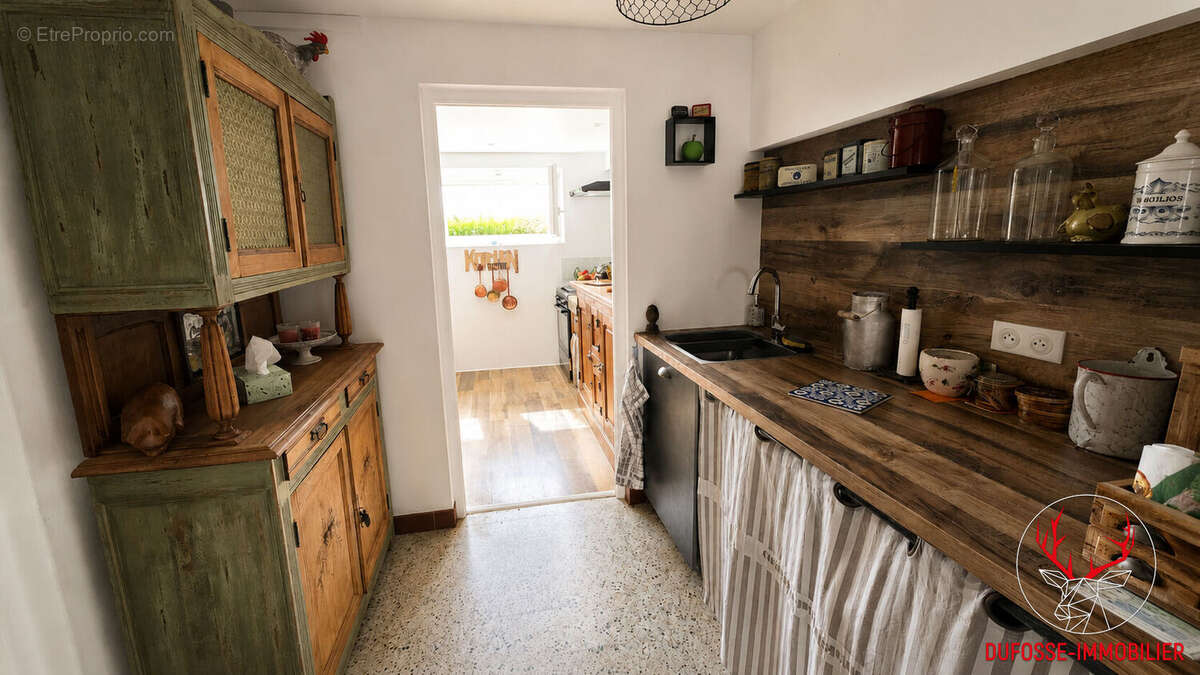 Maison rénovée - 230 m²  - piscine - 7300m² de terrain - Sornay - photo 3