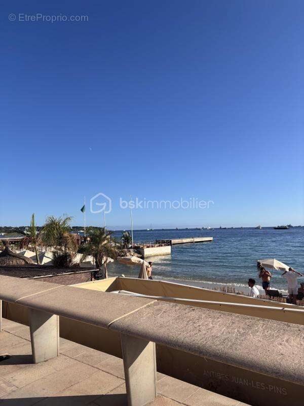 Commerce à VALLAURIS