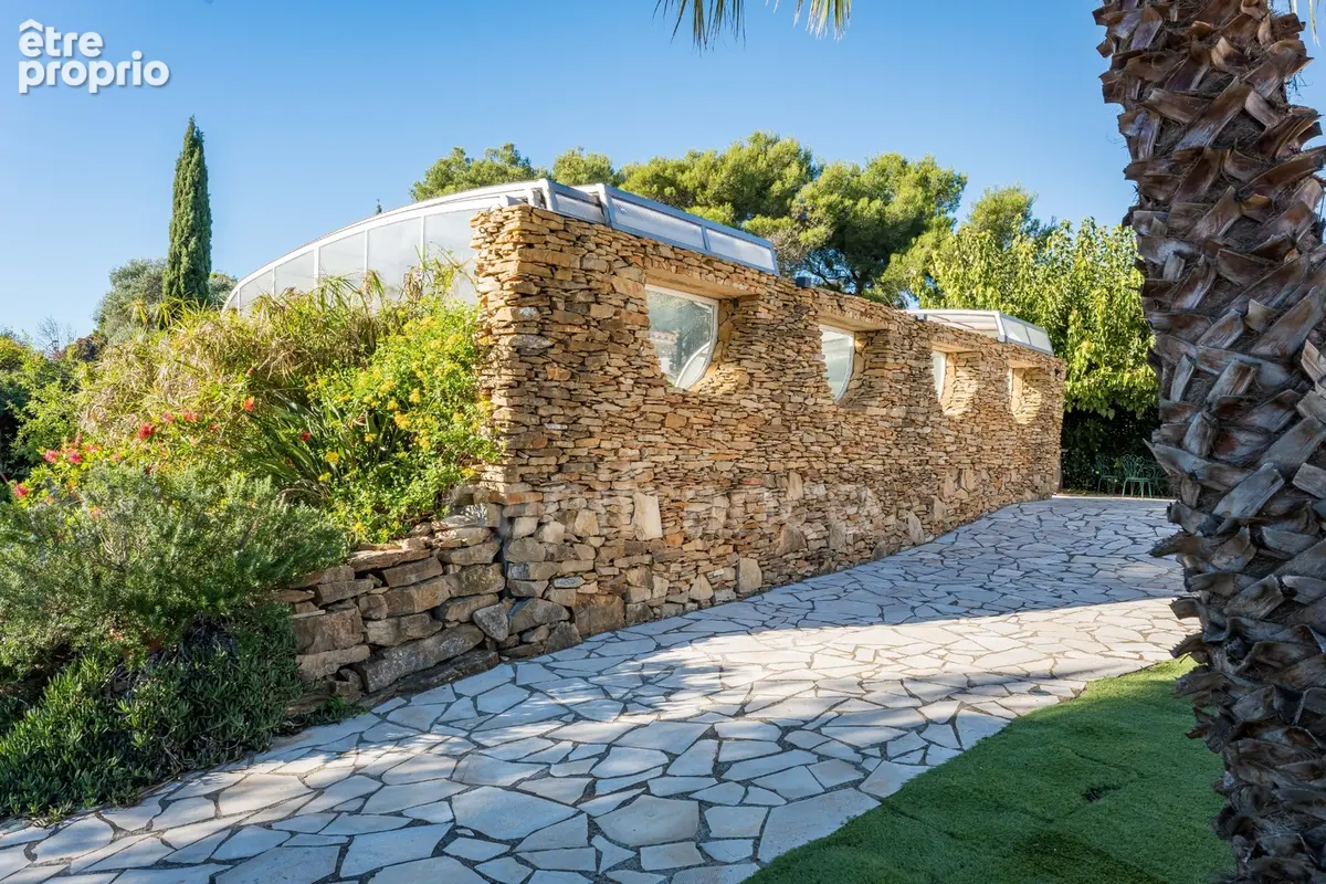 Maison à vendre 5 pièces LA CIOTAT (13) Terrain 3000 M2 Piscine,  Triple garage - photo 13