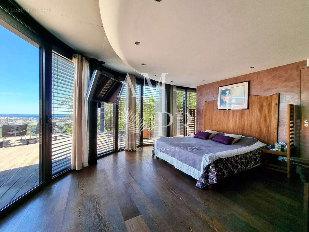 Maison à MANDELIEU-LA-NAPOULE