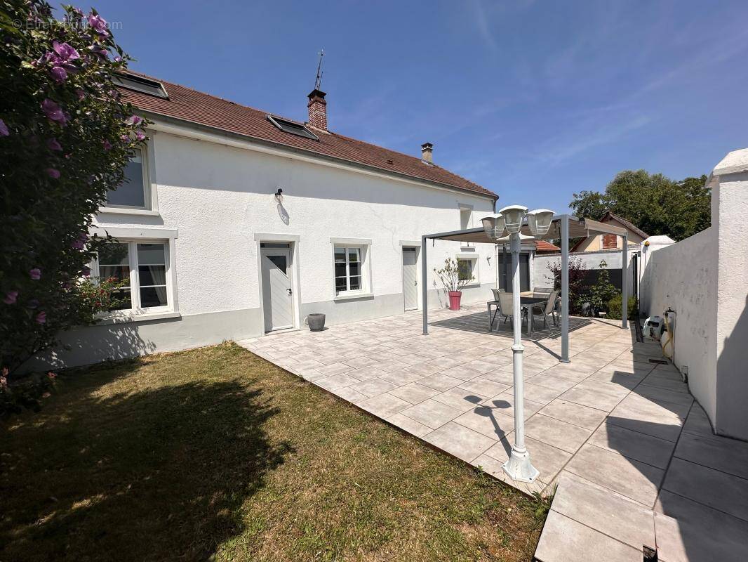 Maison à BRUYERES-LE-CHATEL
