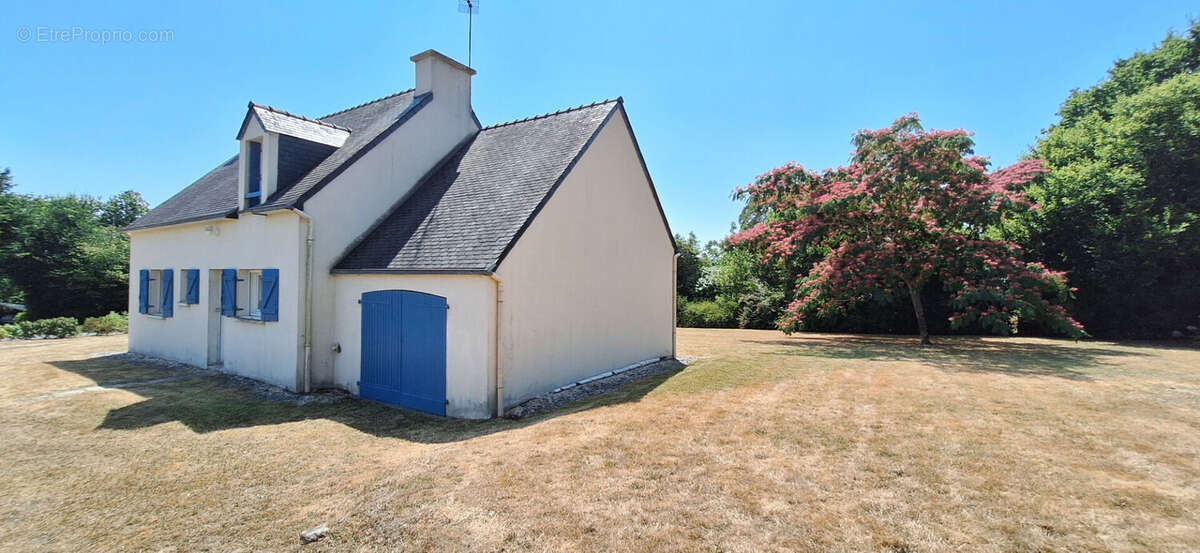 Fouesnant, Jolie maison de 4 chambres, sur un beau terrain arboré de 2000 m² ! - photo 12