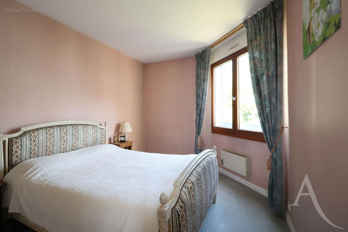 Appartement Chaville  rive gauche 4 pièces 85 m2 avec balcon garage et cave ascenseur  forêt - photo 2