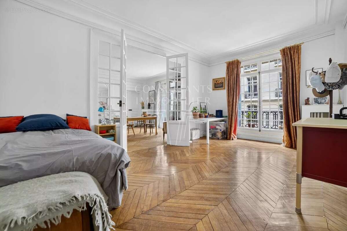 Appartement à PARIS-17E