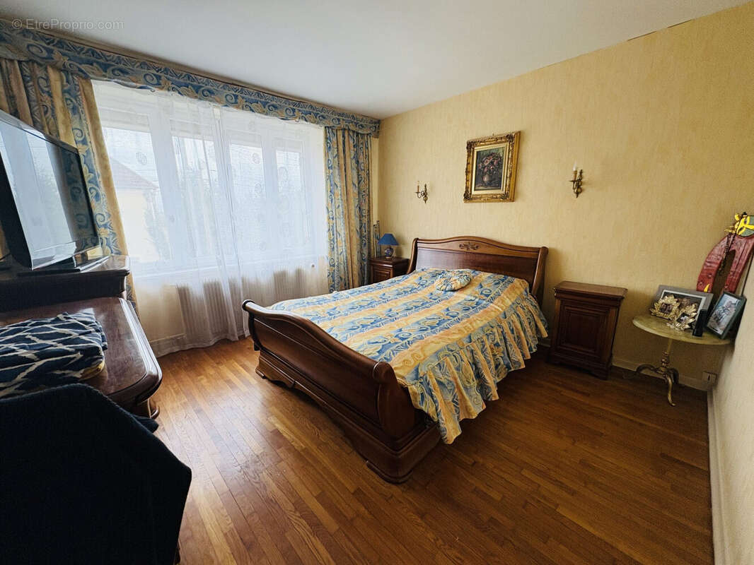 Maison à MAIZIERES-LA-GRANDE-PAROISSE