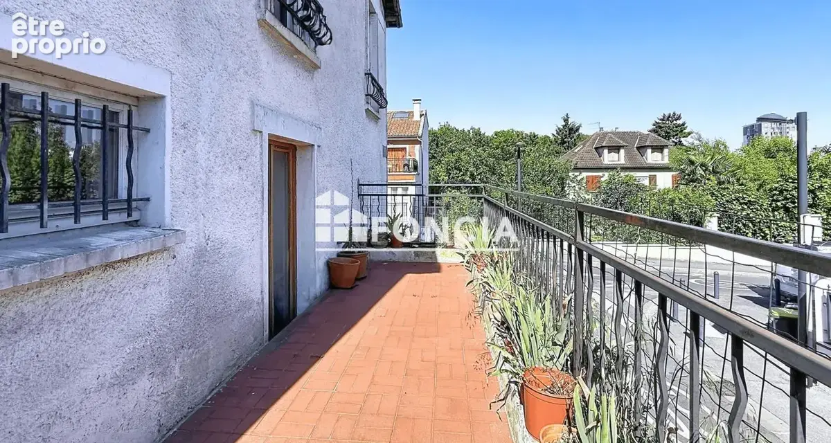 Maison familiale – 4 chambres – sous-sol total – garage – beaux espaces – exclusivité - photo 1