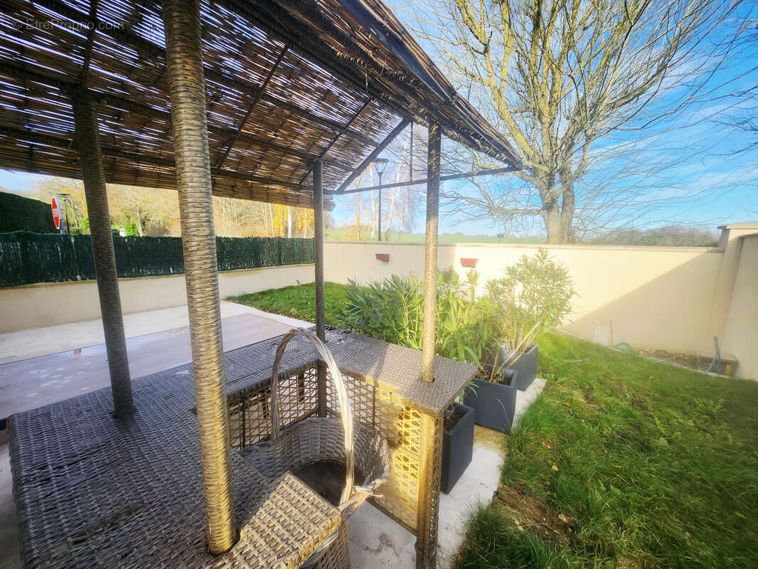 Maison à LA QUEUE-LES-YVELINES