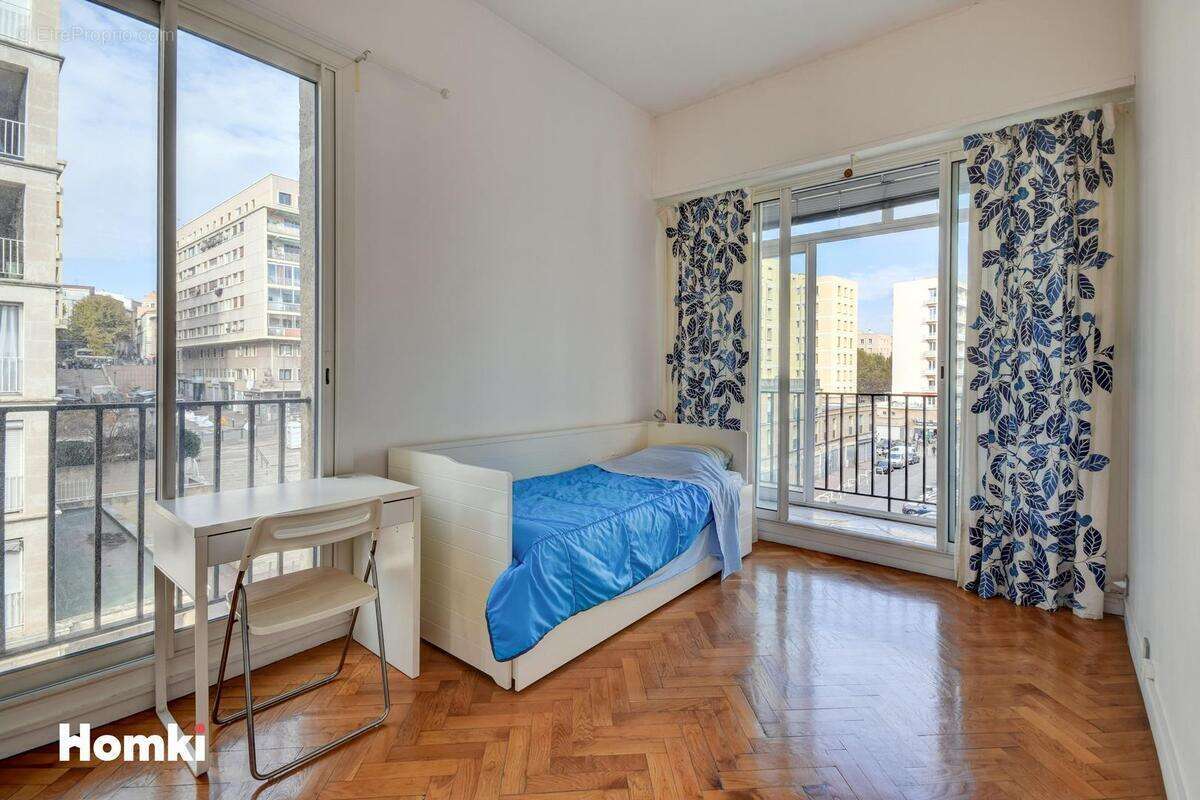 Appartement à MARSEILLE-2E