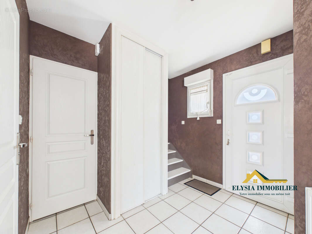 Maison à LUDRES