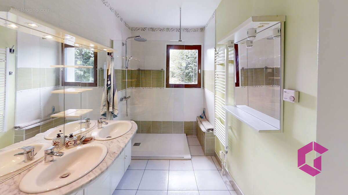 Villa d'env. 150m2 avec double garage et grand jardin ! - photo 5