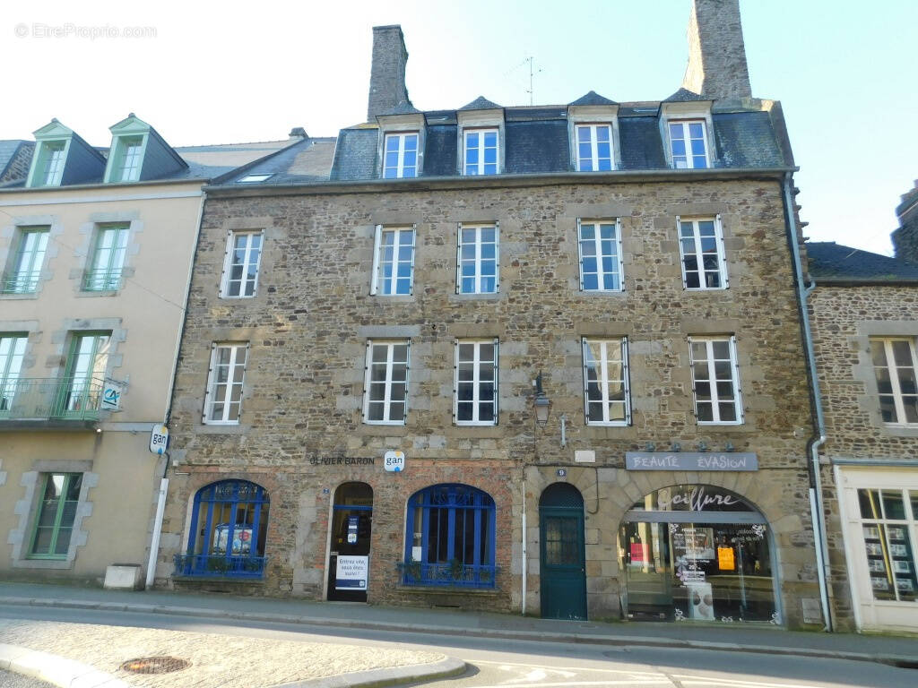 Commerce à FOUGERES