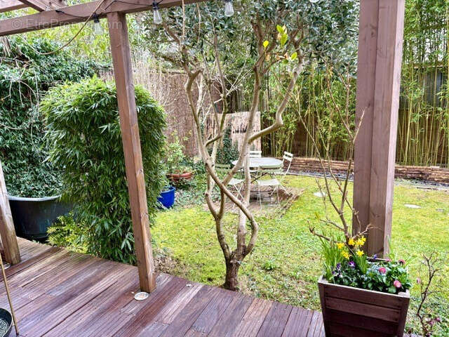 Appartement à MARNES-LA-COQUETTE