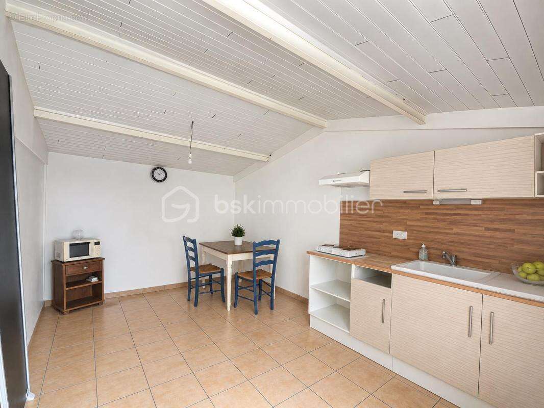 Maison traditionnelle de plain-pied avec jardin arboré, garage et forage – Nîmes Route de Beaucaire - photo 15