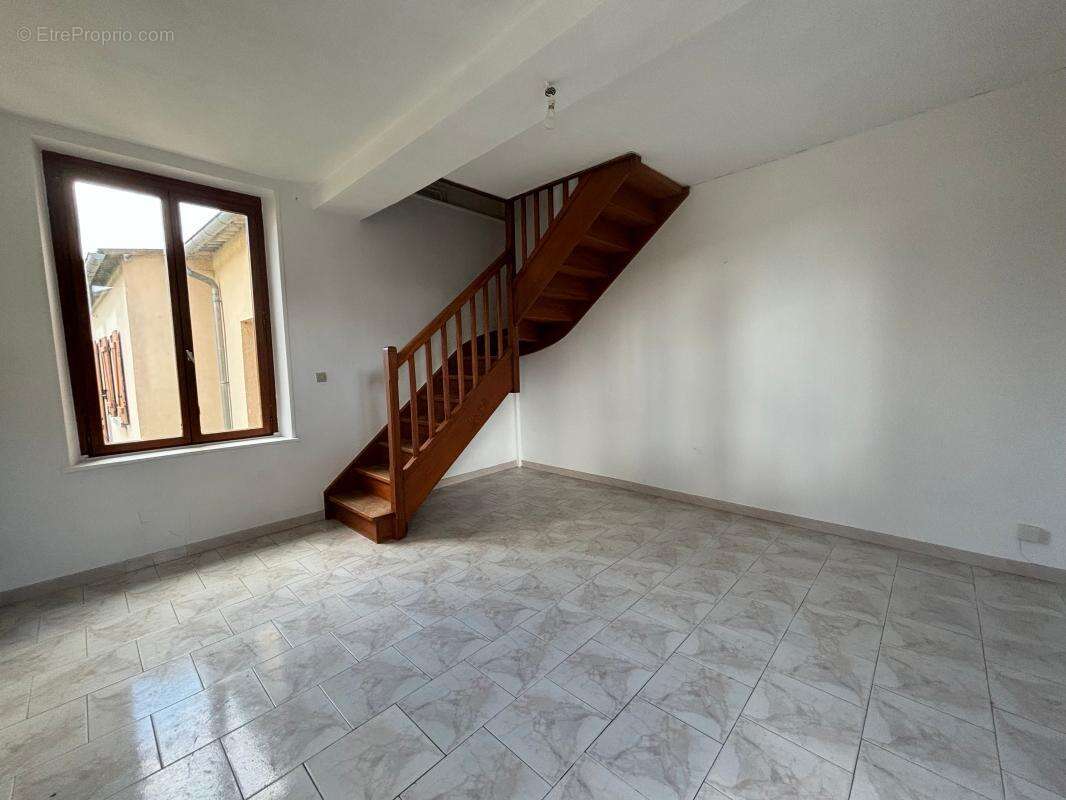 Appartement à LACROIX-SAINT-OUEN