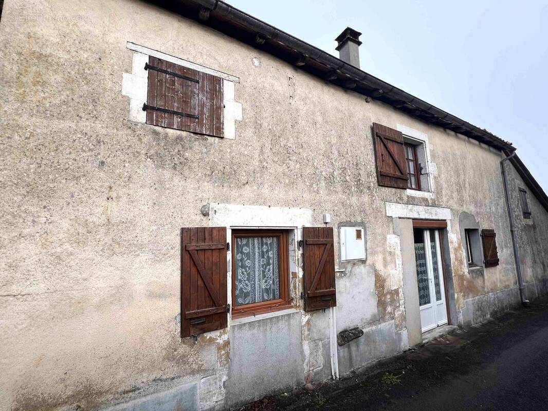 Maison à AVAILLES-LIMOUZINE