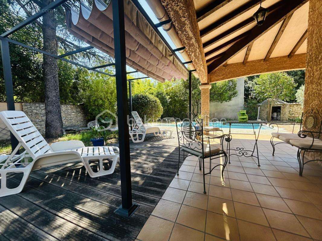 Villa avec piscine de 141 m² de surface utile sur terrain de 702 m² + garage et abris - photo 19