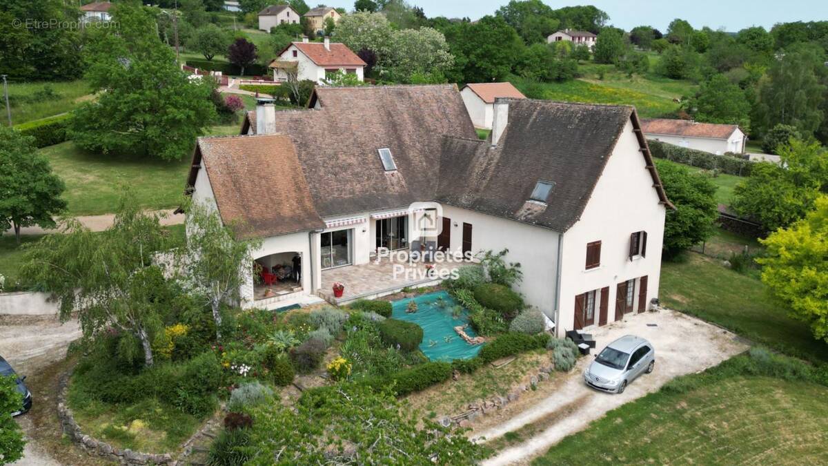 Maison à SAINT-MARTIAL-DE-VALETTE