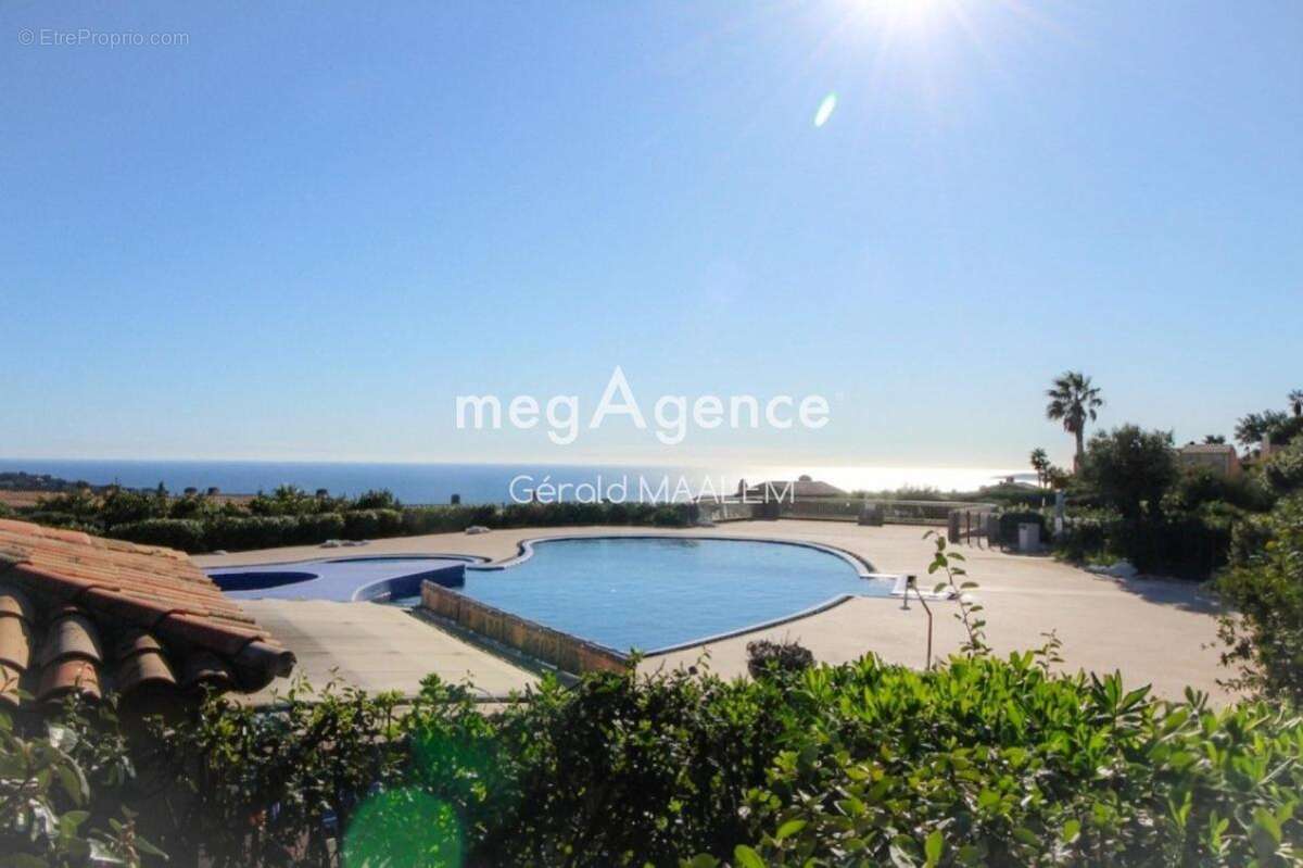 Appartement à ROQUEBRUNE-SUR-ARGENS