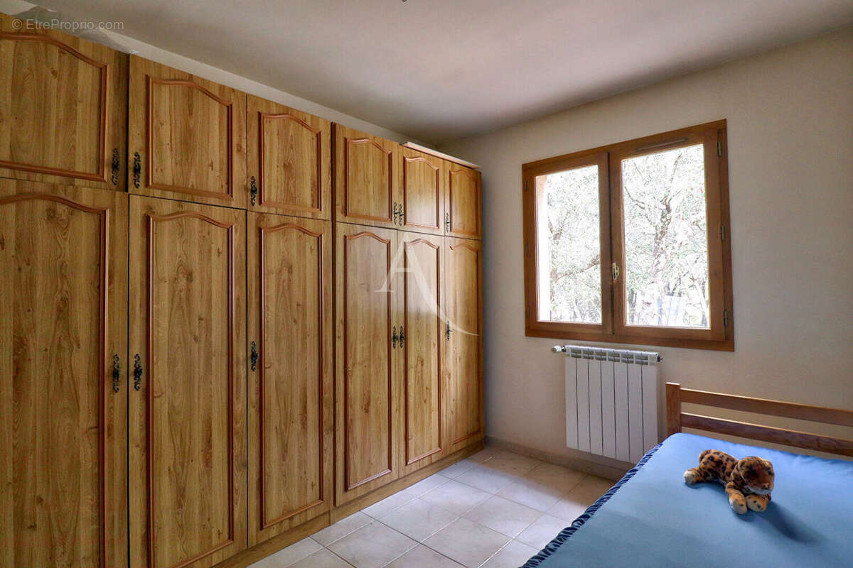 Villa de plain-pied avec terrain de 4554m2 et garage - photo 4