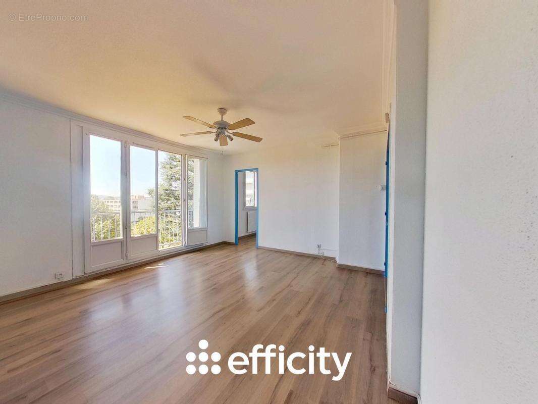 Appartement à MEYZIEU