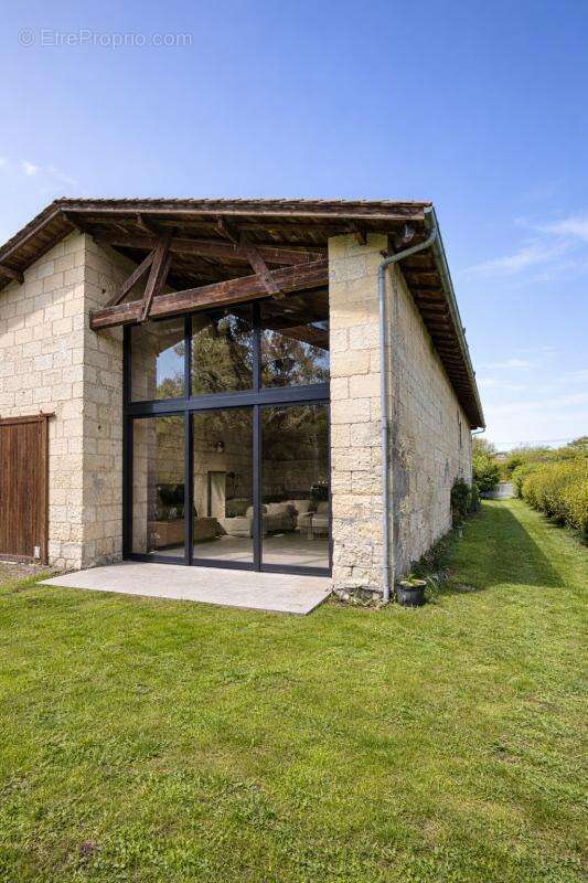 GENISSAC Ensemble immobilier 2 maisons + dépendance 218 m² – 150 000 € - photo 4