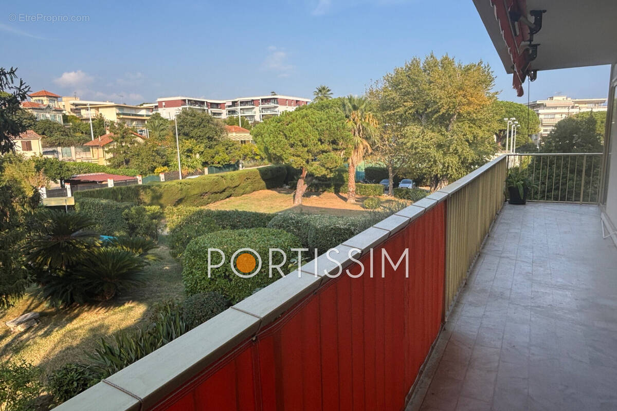 Appartement à SAINT-LAURENT-DU-VAR