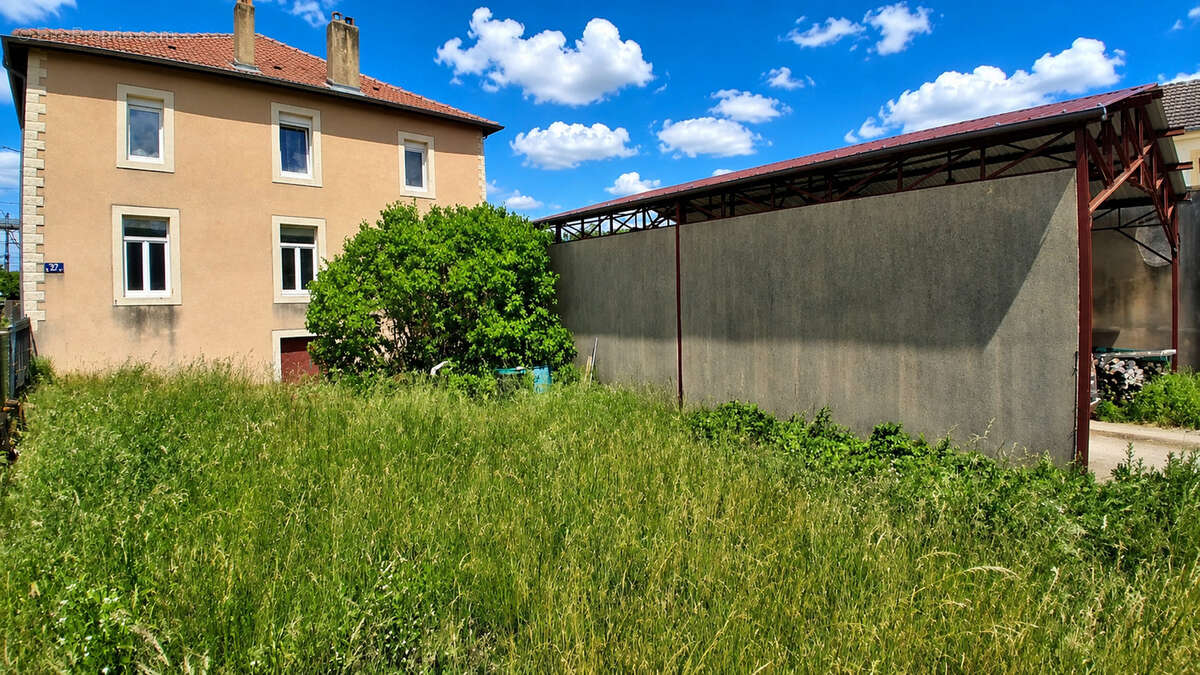 Appartement à COURCELLES-SUR-NIED