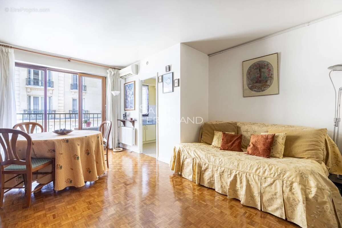 Appartement à PARIS-15E