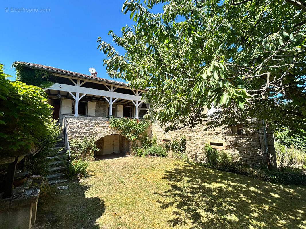 Maison à LA ROCHE-VINEUSE
