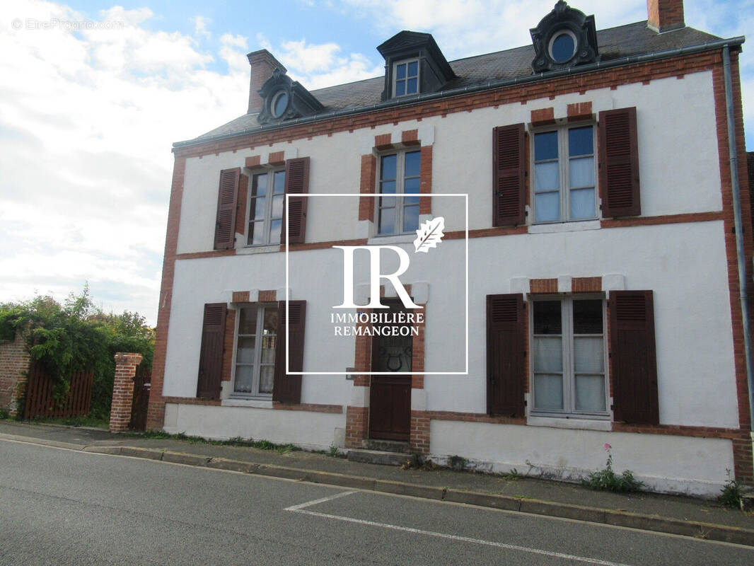 Maison à CHAUMONT-SUR-THARONNE