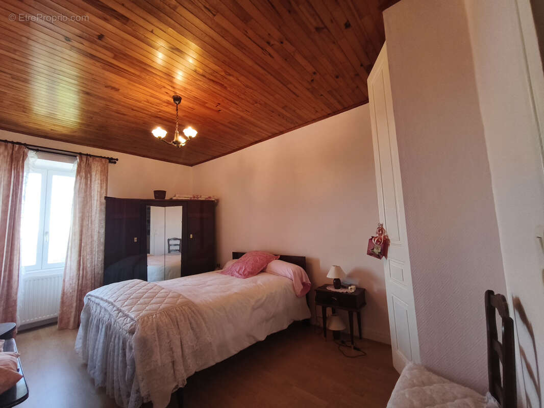 Maison à THEZILLIEU