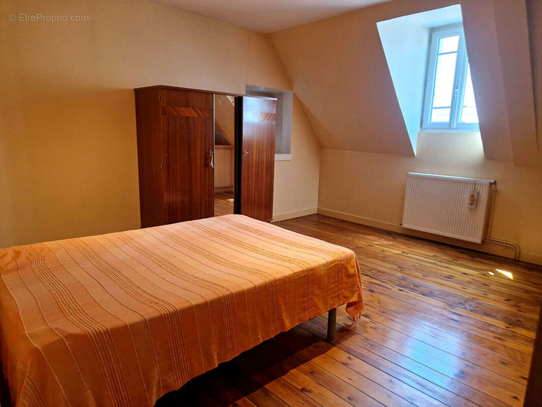 Maison de caractère restaurée avec jardin et garage - photo 17