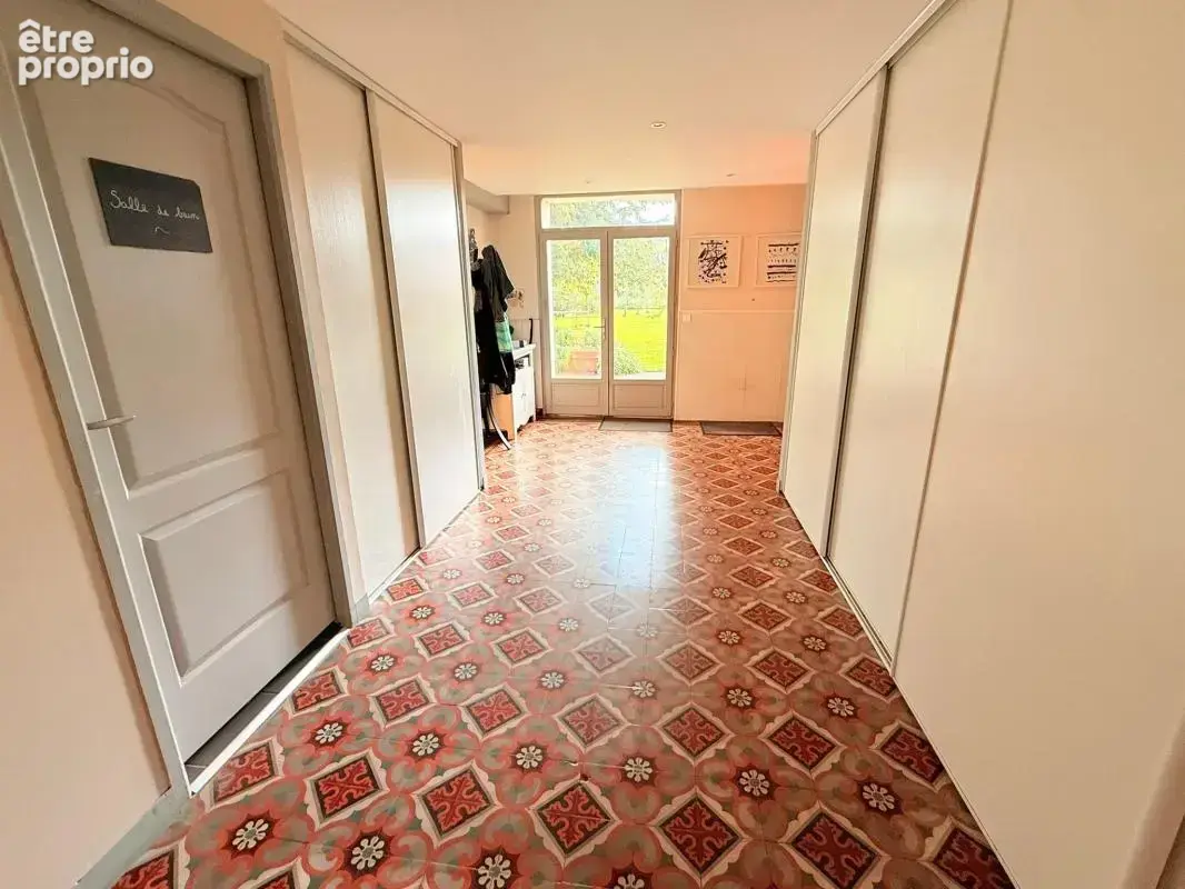 Maison spacieuse à vendre à Genouillé - photo 6