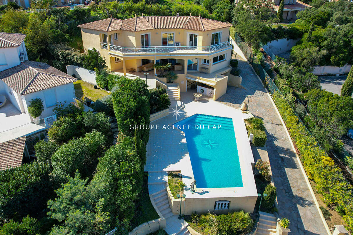 Villa vue mer avecT2 indépendant plus un  terrain de 2094 m² à l'arrière, constructible aux Issambres - photo 18