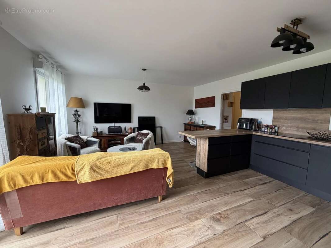 Appartement à LE MESNIL-SAINT-DENIS