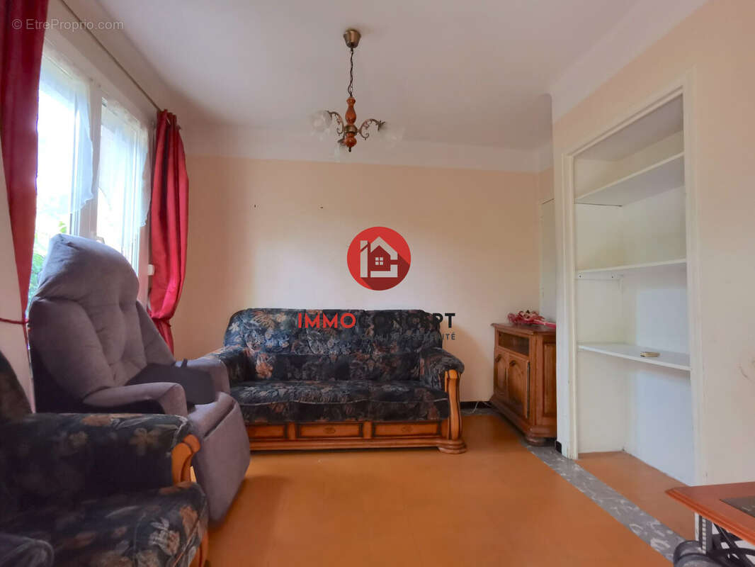 Maison à LAUDUN-L&#039;ARDOISE