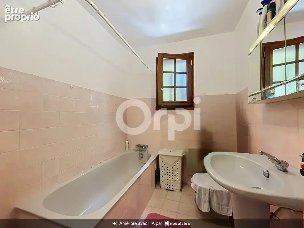  Petite maison en bon état général – Secteur résidentiel Sarliac‑sur‑l’Isle - photo 4