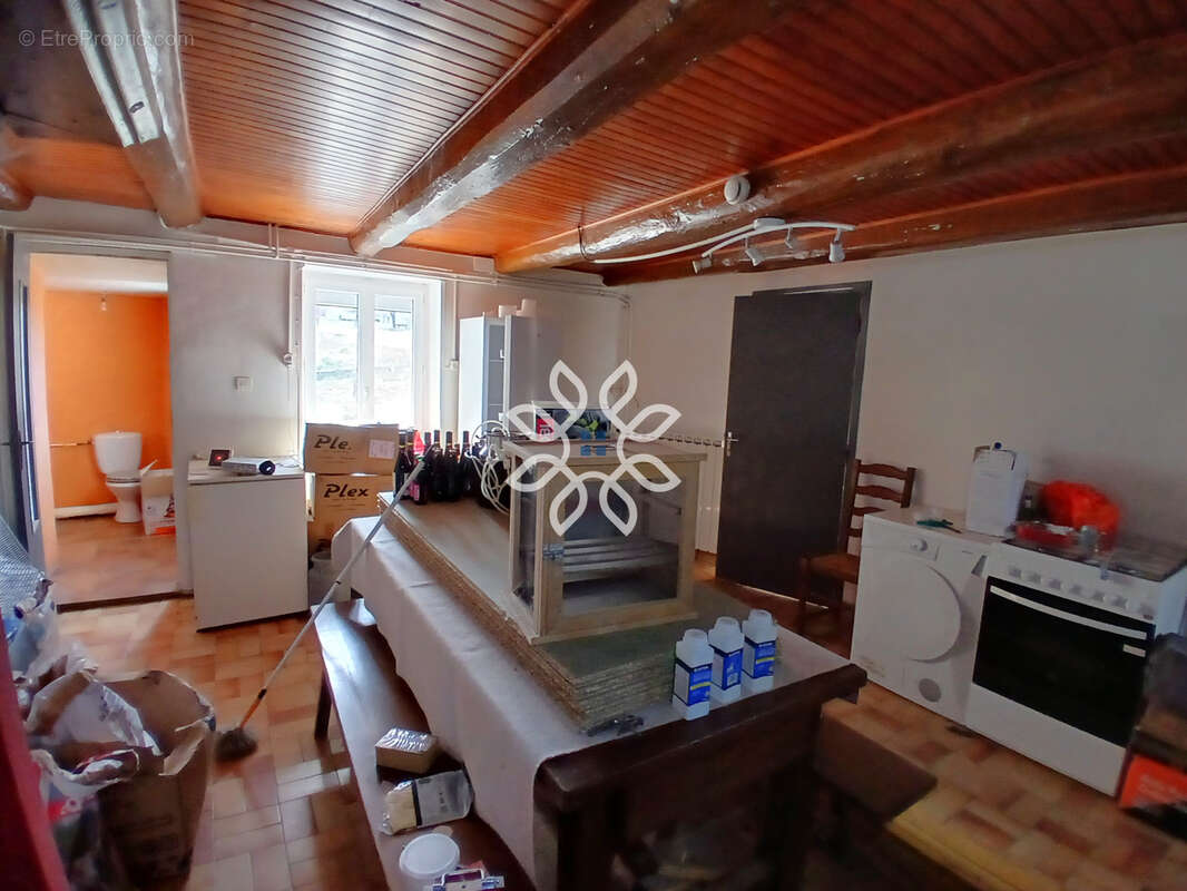 Maison avec dépendances et terrain à Javaugues - photo 7