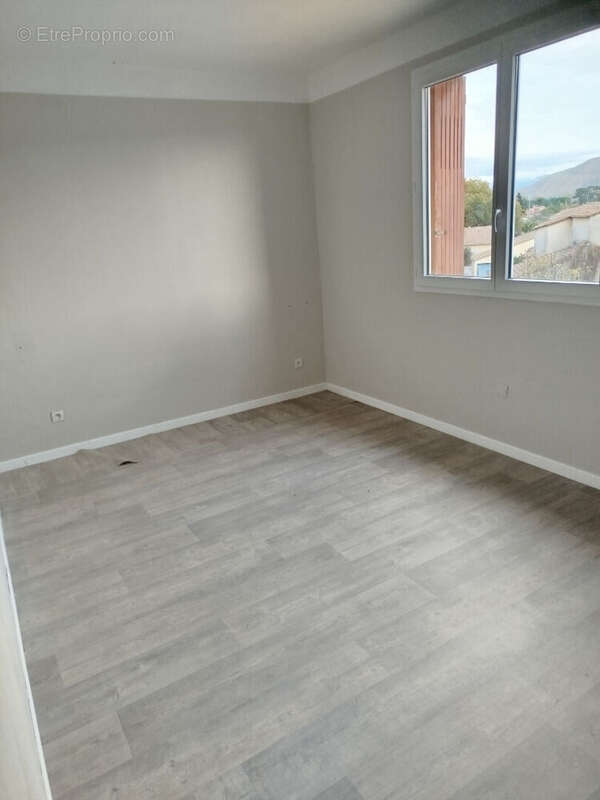 Appartement à PEYRUIS