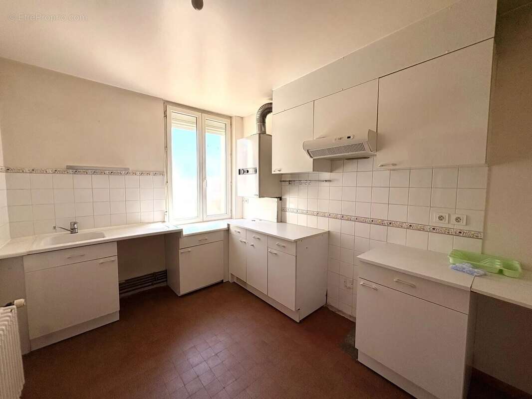 Maison familiale avec logement indépendant et dépendances - photo 12
