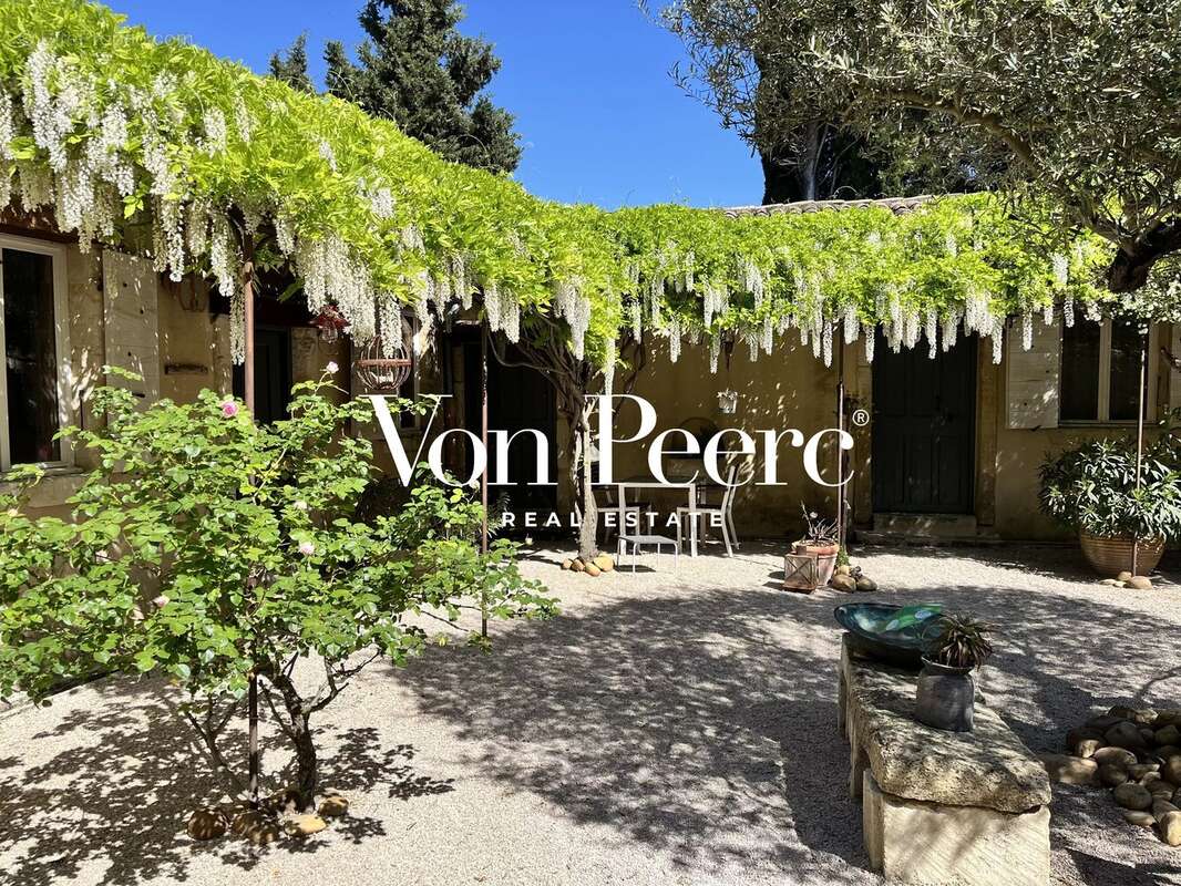 Appartement à SAINT-LAURENT-DES-ARBRES