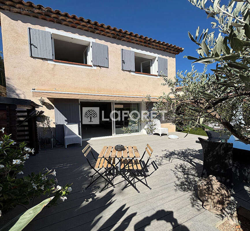Maison à SAINT-LAURENT-DU-VAR