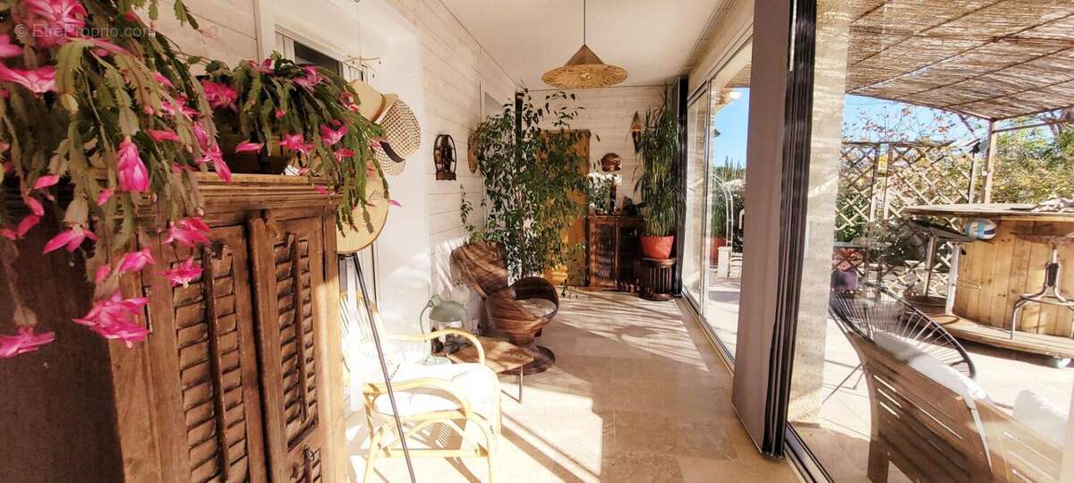 Villa de plain-pied 4 faces avec piscine  -  Terrain constructible et divisible de 2 442 m² -  Sallèles-d'Aude ? Proche Narbonne - photo 4