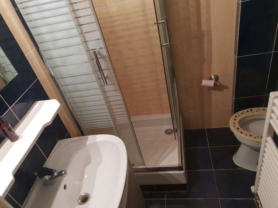 Boutique, logement, cave 65 m2, usage mixte commerce et habitation - photo 5