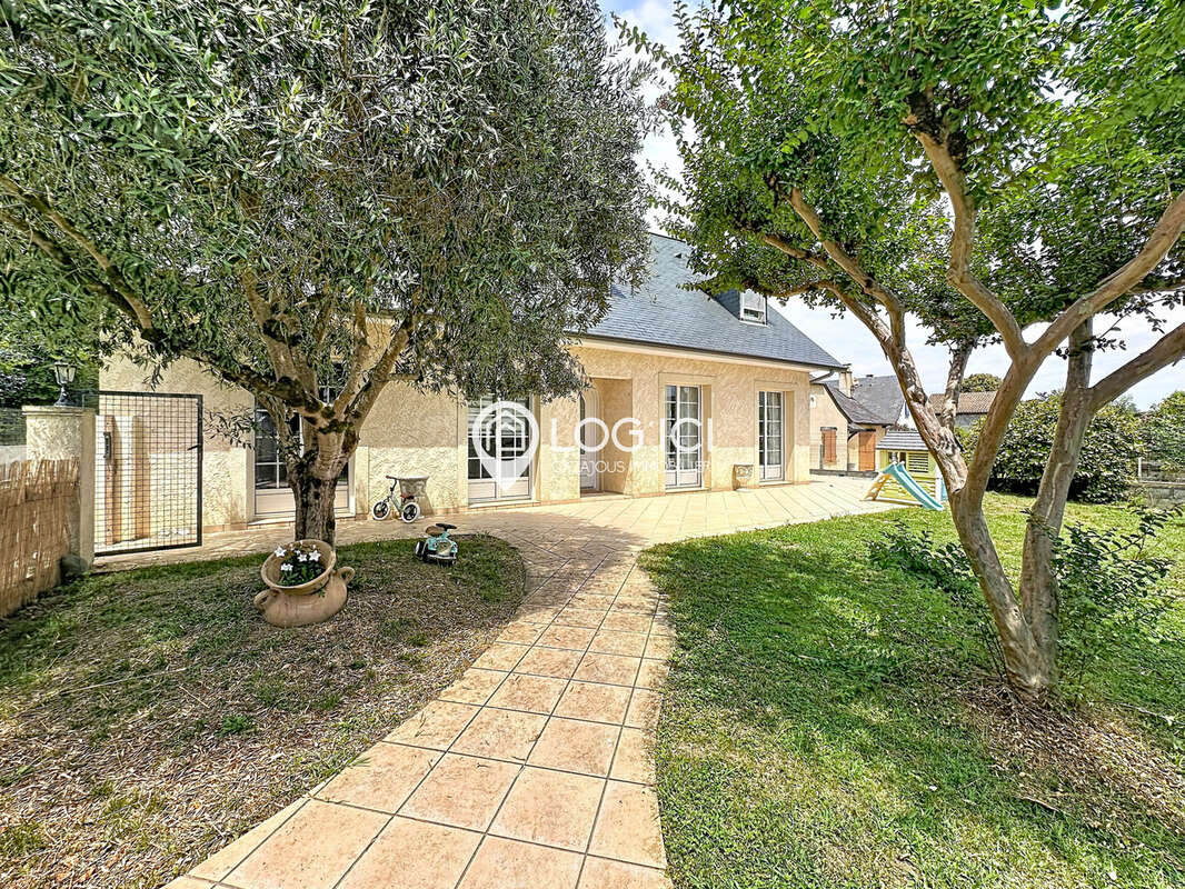LESTELLE-BETHARRAM - Vente Maison familiale 4 chambres avec piscine et double garage - photo 2