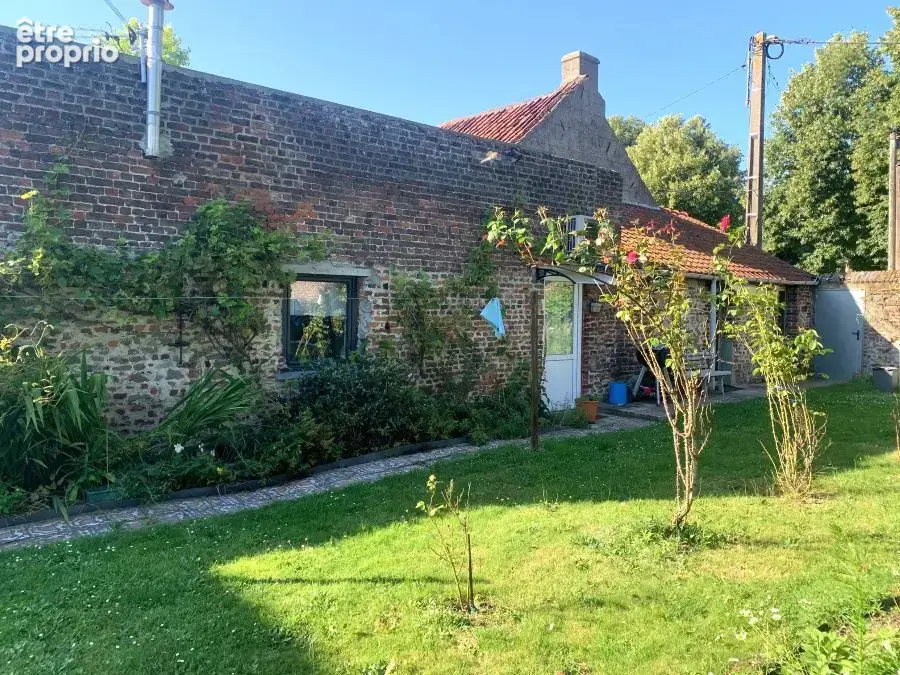 Centre du village, beau potentiel pour cette longère divisée en trois lots !! - photo 3